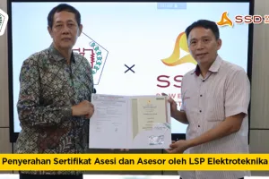 Penyerahan Sertifikat Asesi dan Asesor oleh LSP Elektroteknika